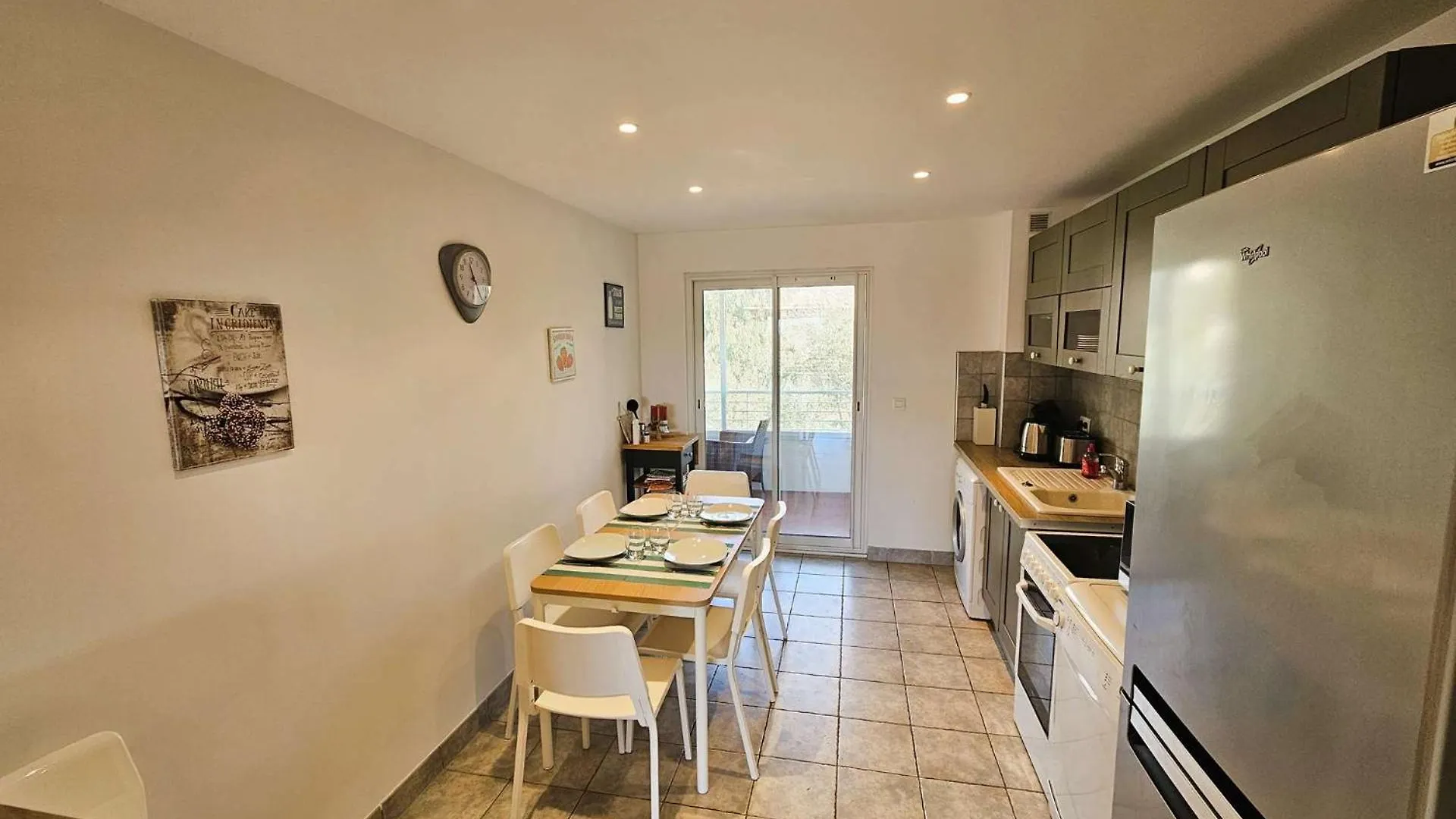 Bel Appartement, 6 Couchages, Wifi, Climatise, Parking, 10 Minutes A Pied De La Mer Sanary-sur-Mer Apartment