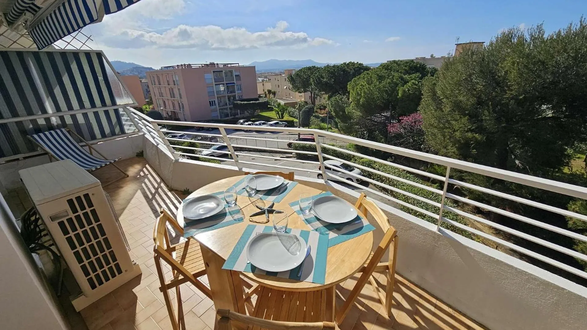 Bel Appartement, 6 Couchages, Wifi, Climatise, Parking, 10 Minutes A Pied De La Mer Sanary-sur-Mer